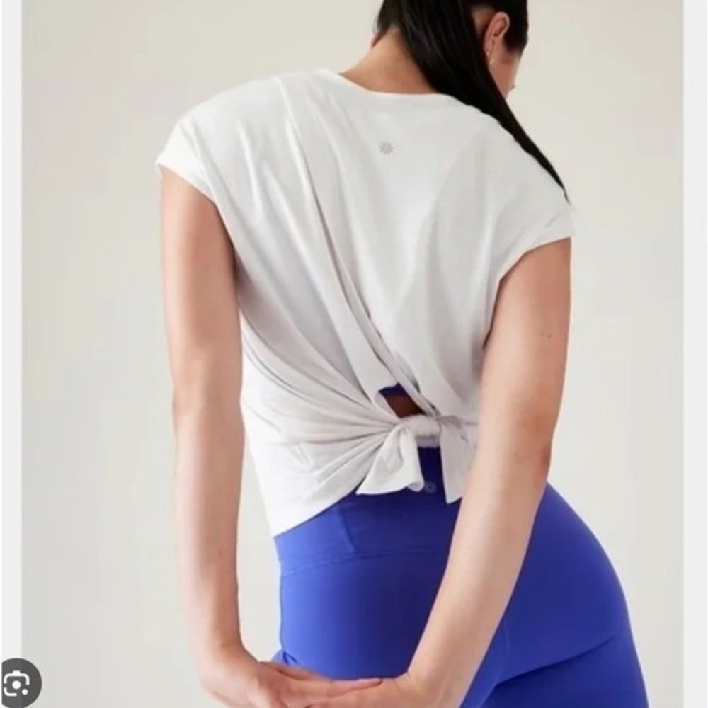 ATHLETA |‎ Woman's White Explore Tee Open Tie Back Athletic Workout V-Neck, M